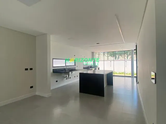 Casa com 250m² 4 quartos e 1 banheiro, à venda, no bairro Urbanova em São José dos Campos