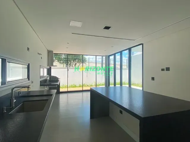 Casa com 250m² 4 quartos e 1 banheiro, à venda, no bairro Urbanova em São José dos Campos