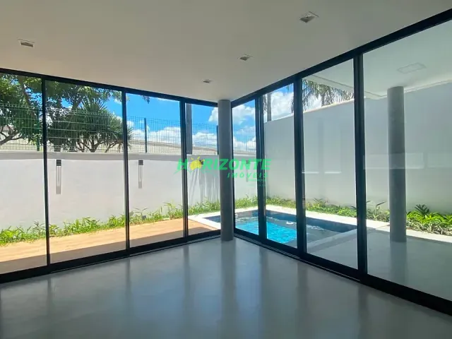 Casa com 250m² 4 quartos e 1 banheiro, à venda, no bairro Urbanova em São José dos Campos