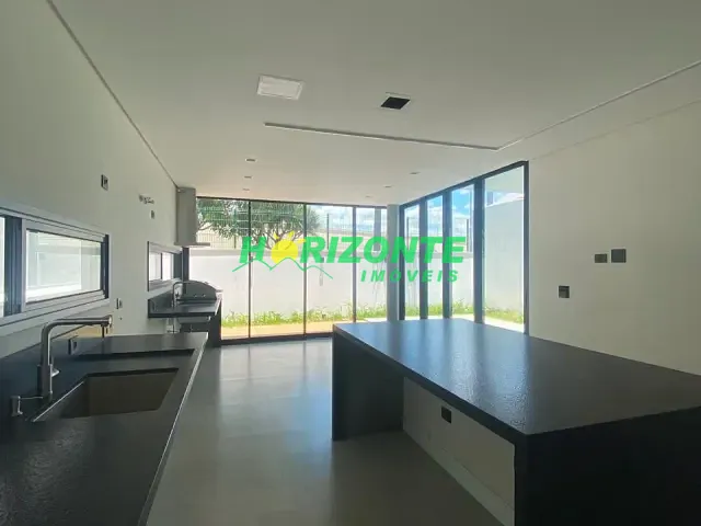 Casa com 250m² 4 quartos e 1 banheiro, à venda, no bairro Urbanova em São José dos Campos