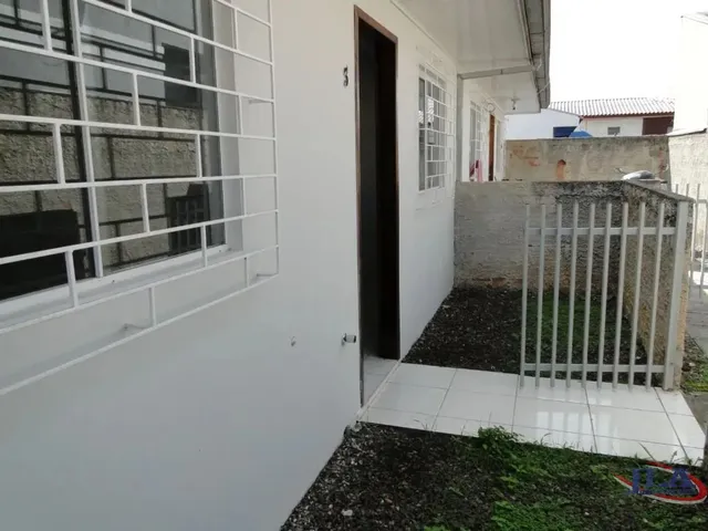 Casa 2 quartos e 1 banheiro, para alugar, no bairro Guaraituba em Colombo