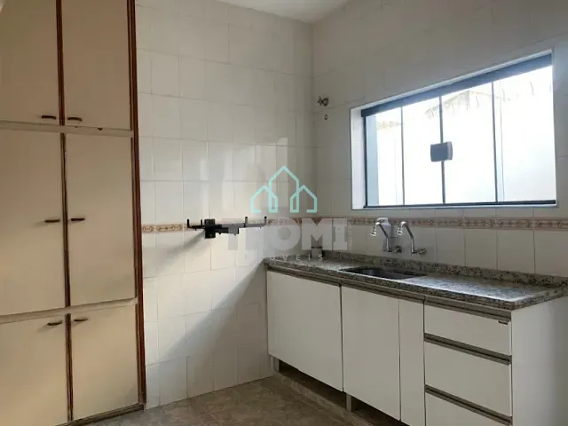 Casa com 250m² 3 quartos e 1 banheiro, à venda ou para alugar, no bairro Jardim Morumby em Taubaté