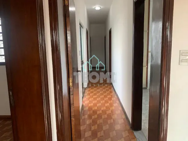 Casa com 250m² 3 quartos e 1 banheiro, à venda ou para alugar, no bairro Jardim Morumby em Taubaté