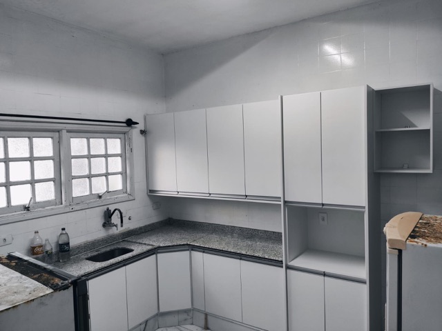 Casa 4 quartos e 3 banheiros, à venda ou para alugar, no bairro Indaiá em Bertioga