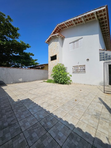 Casa 4 quartos e 3 banheiros, à venda ou para alugar, no bairro Indaiá em Bertioga