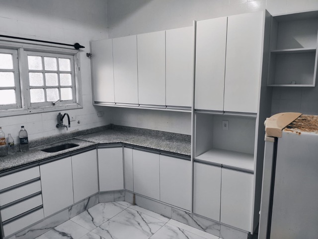 Casa 4 quartos e 3 banheiros, à venda ou para alugar, no bairro Indaiá em Bertioga