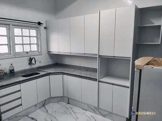 Casa 4 quartos e 3 banheiros, à venda ou para alugar, no bairro Indaiá em Bertioga