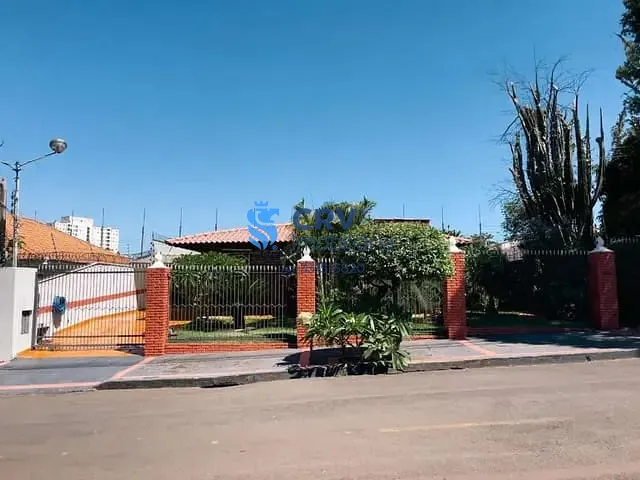 Casa com 540m² 4 quartos e 4 banheiros, à venda, no bairro Dom Pedro em Londrina