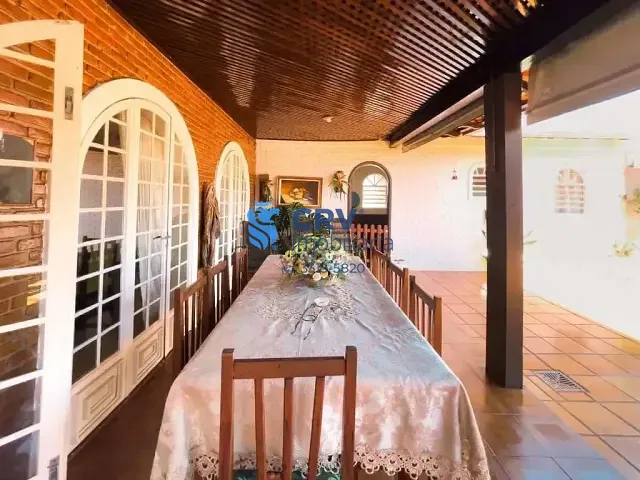 Casa com 540m² 4 quartos e 4 banheiros, à venda, no bairro Dom Pedro em Londrina