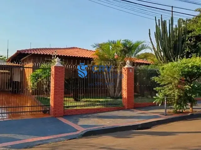 Casa com 540m² 4 quartos e 4 banheiros, à venda, no bairro Dom Pedro em Londrina