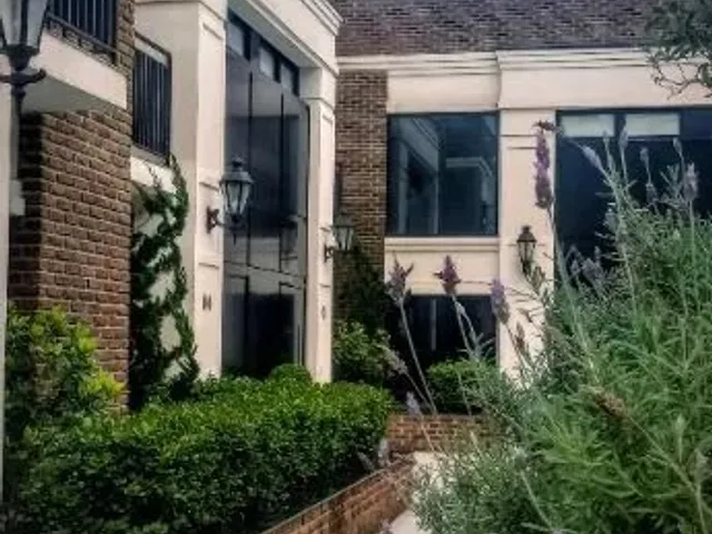 Casa 3 quartos e 6 banheiros, à venda, no bairro Ahú em Curitiba