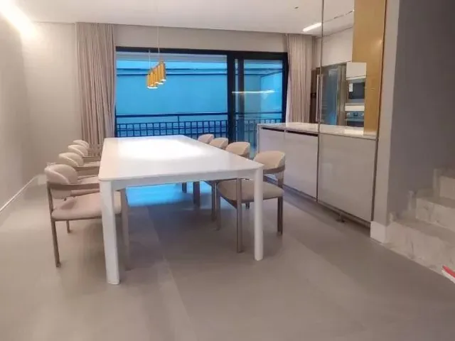 Casa 3 quartos e 6 banheiros, à venda, no bairro Ahú em Curitiba