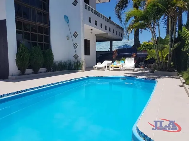 Casa com 354m² 3 quartos e 3 banheiros, à venda, no bairro Centro em Guaratuba