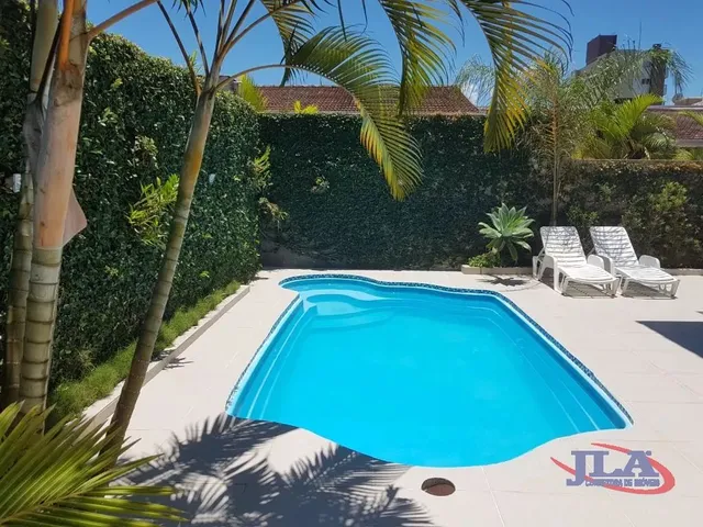 Casa com 354m² 3 quartos e 3 banheiros, à venda, no bairro Centro em Guaratuba