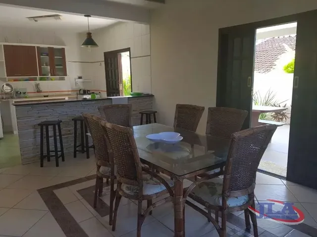 Casa com 354m² 3 quartos e 3 banheiros, à venda, no bairro Centro em Guaratuba
