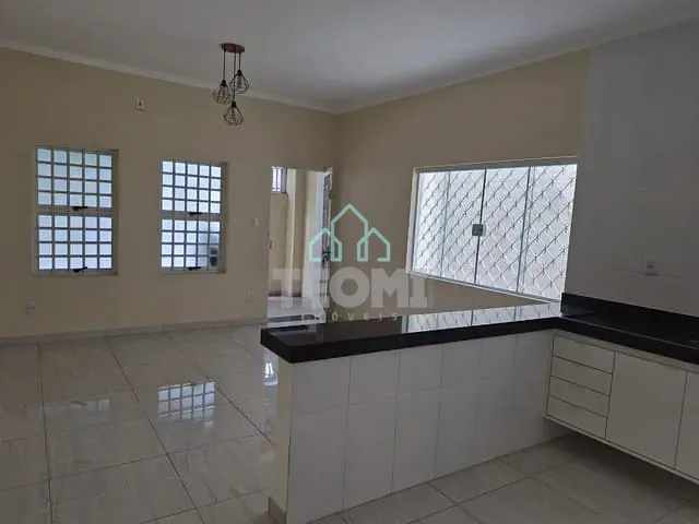 Casa 3 quartos e 2 banheiros, para alugar, no bairro Centro em Taubaté