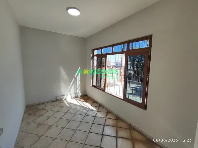 Casa 3 quartos e 1 banheiro, para alugar, no bairro Bosque Dos Eucaliptos em São José dos Campos