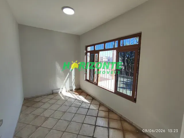 Casa 3 quartos e 1 banheiro, para alugar, no bairro Bosque Dos Eucaliptos em São José dos Campos