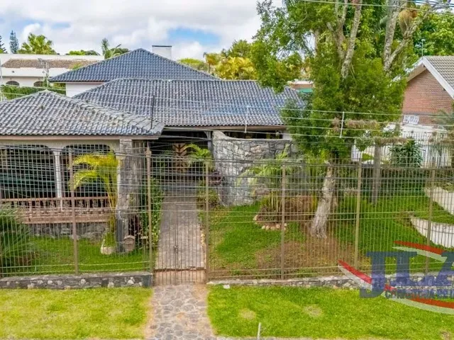 Casa com 1200m² 5 quartos e 9 banheiros, à venda, no bairro São Lourenço em Curitiba