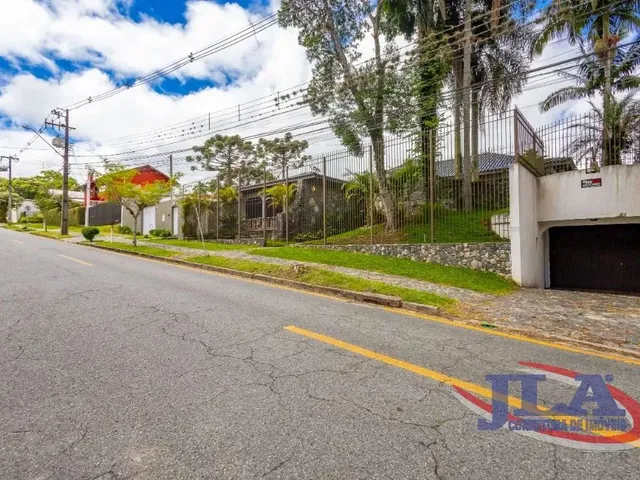 Casa com 1200m² 5 quartos e 9 banheiros, à venda, no bairro São Lourenço em Curitiba