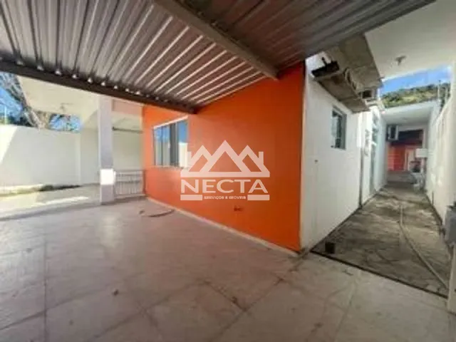 Casa com 375m², à venda, no bairro Martim de Sá em Caraguatatuba