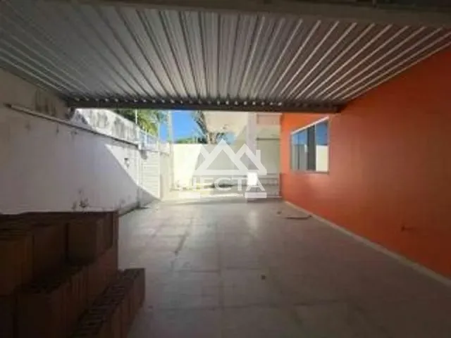 Casa com 375m², à venda, no bairro Martim de Sá em Caraguatatuba