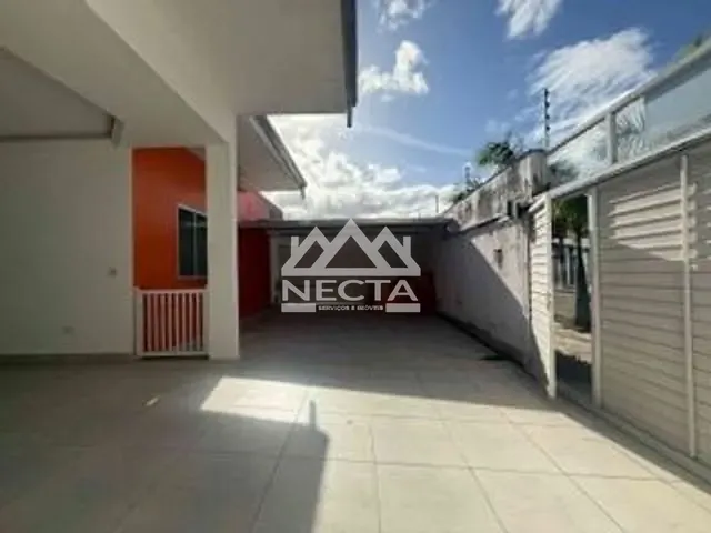 Casa com 375m², à venda, no bairro Martim de Sá em Caraguatatuba