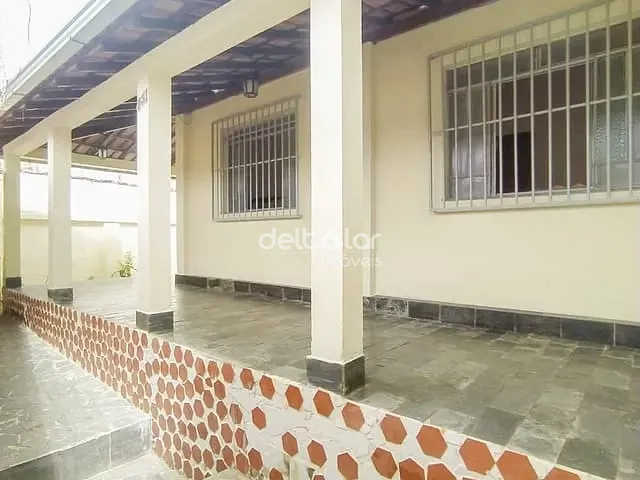 Casa com 370m² 4 quartos e 2 banheiros, à venda, no bairro Suzana em Belo Horizonte