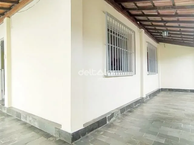 Casa com 370m² 4 quartos e 2 banheiros, à venda, no bairro Suzana em Belo Horizonte