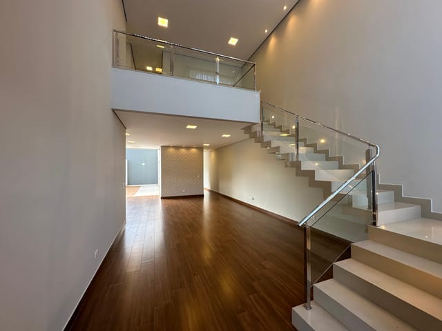 Foto do Casa - Seu Novo Lar Espera por Você! Sobrado dos Sonhos com Piscina Privativa e projeto único, em Condomínio Fechado! 🌟 | Londrina Cred Imóveis