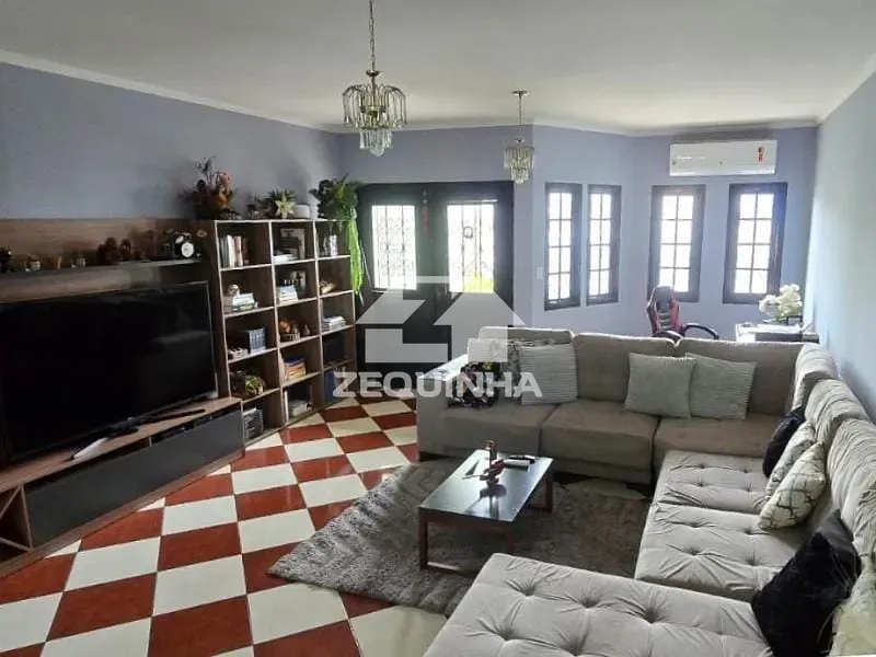 Casa, 3 quartos, 300 m² - Foto 1