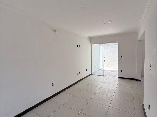 Casa com 250m² 3 quartos e 3 banheiros, à venda, no bairro Camaquã em Porto Alegre