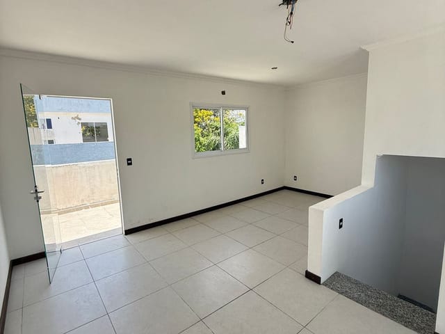 Casa com 250m² 3 quartos e 3 banheiros, à venda, no bairro Camaquã em Porto Alegre