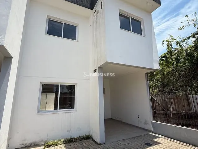 Casa com 250m² 3 quartos e 3 banheiros, à venda, no bairro Camaquã em Porto Alegre