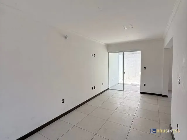 Casa com 250m² 3 quartos e 3 banheiros, à venda, no bairro Camaquã em Porto Alegre