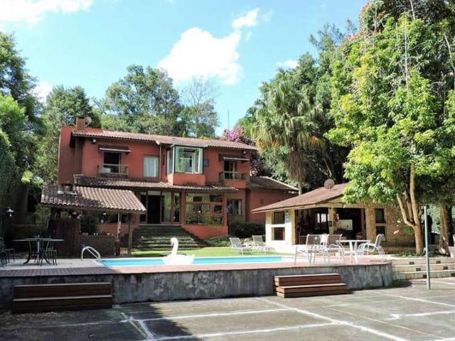Casa com 1500m² 4 quartos e 5 banheiros, à venda, no bairro Paisagem Renoir em Cotia
