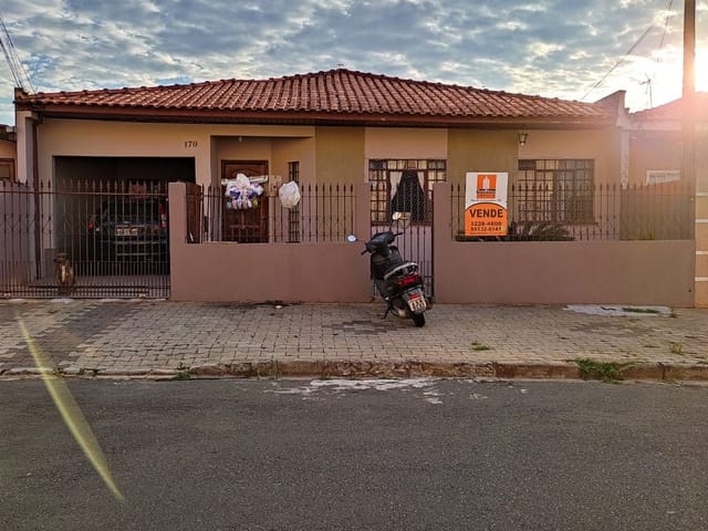 Casa à Venda, 3 Suítes, Próximo ao Colégio Sagrada Família na Vila Jardim Florença