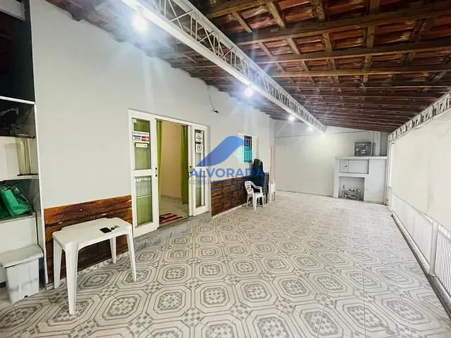 Casa com 250m² 2 quartos e 1 banheiro, à venda, no bairro Jardim Satélite em São José dos Campos