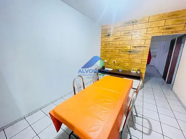 Casa com 250m² 2 quartos e 1 banheiro, à venda, no bairro Jardim Satélite em São José dos Campos