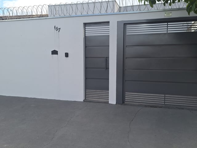 Casa com 200m² 2 quartos e 2 banheiros, à venda, no bairro Loteamento Residencial e Comercial Araguaia em Pindamonhangaba