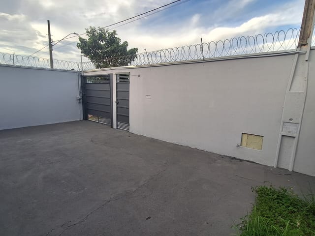 Casa com 200m² 2 quartos e 2 banheiros, à venda, no bairro Loteamento Residencial e Comercial Araguaia em Pindamonhangaba