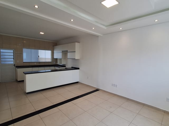 Casa com 200m² 2 quartos e 2 banheiros, à venda, no bairro Loteamento Residencial e Comercial Araguaia em Pindamonhangaba