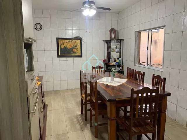 Sobrado com 250m² 4 quartos e 2 banheiros, à venda, no bairro Jardim Sonia Maria em Taubaté