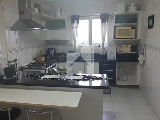 Casa com 250m² 3 quartos e 4 banheiros, à venda, no bairro Jardim São Vicente em Jundiaí