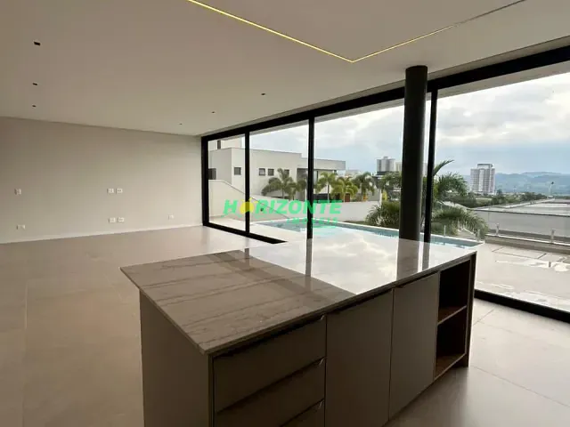 Casa 4 quartos e 5 banheiros, à venda, no bairro Urbanova em São José dos Campos