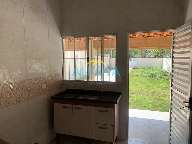Casa com 320m² 2 quartos e 1 banheiro, à venda, no bairro Massaguaçu em Caraguatatuba