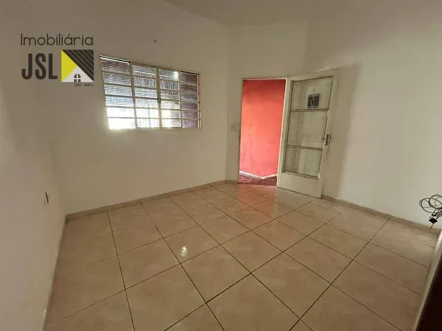 Casa com 125m² 3 quartos e 1 banheiro, à venda, no bairro Vila Menino Jesus em Caçapava