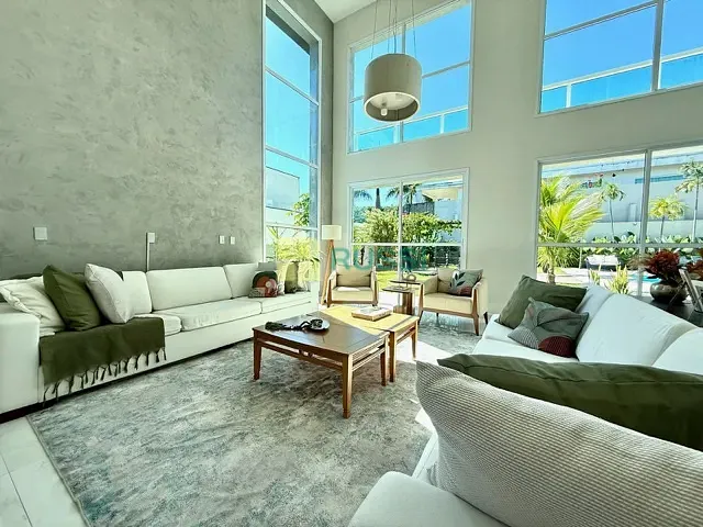 Casa com 1000m² 3 quartos e 5 banheiros, à venda, no bairro Condomínio Residencial Mirante do Vale em Jacareí