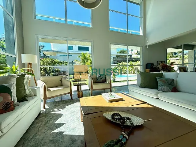 Casa com 1000m² 3 quartos e 5 banheiros, à venda, no bairro Condomínio Residencial Mirante do Vale em Jacareí
