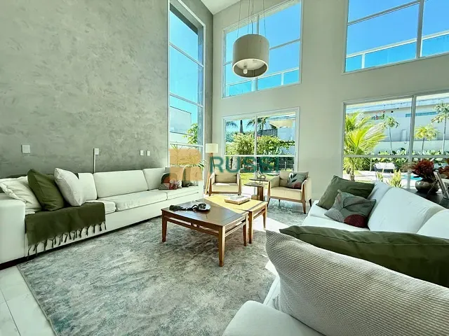 Casa com 1000m² 3 quartos e 5 banheiros, à venda, no bairro Condomínio Residencial Mirante do Vale em Jacareí